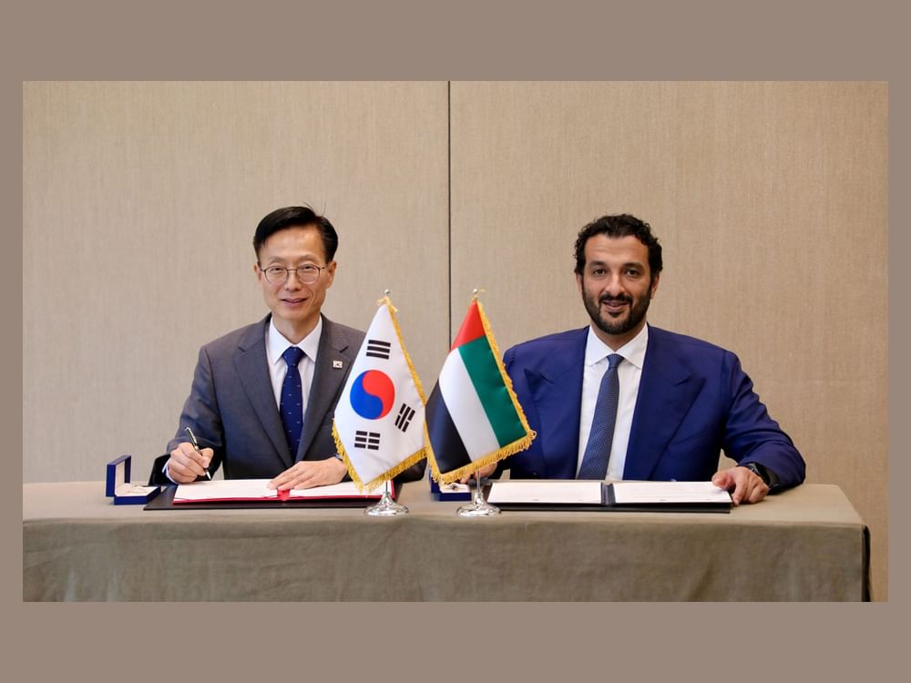 وزير الاقتصاد والسياحة يبحث مع وزيرين كوري وسنغافوري تعزيز التعاون في الملكية الفكرية