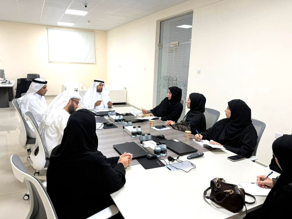 " دائرة الخدمات الاجتماعية " و خيرية الشارقة تناقشان دعم الأسر المتعففة في الذيد