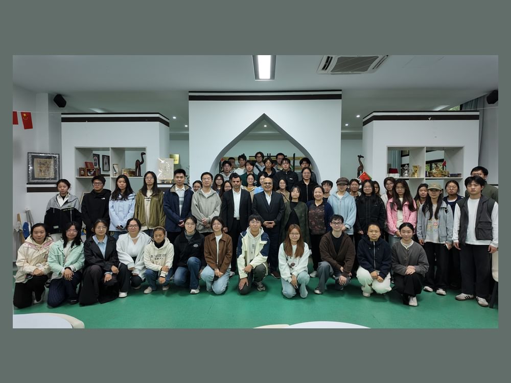 "معهد الشارقة للتراث" يبحث تعزيز التعاون الأكاديمي مع جامعة تشيجيانغ الصينية