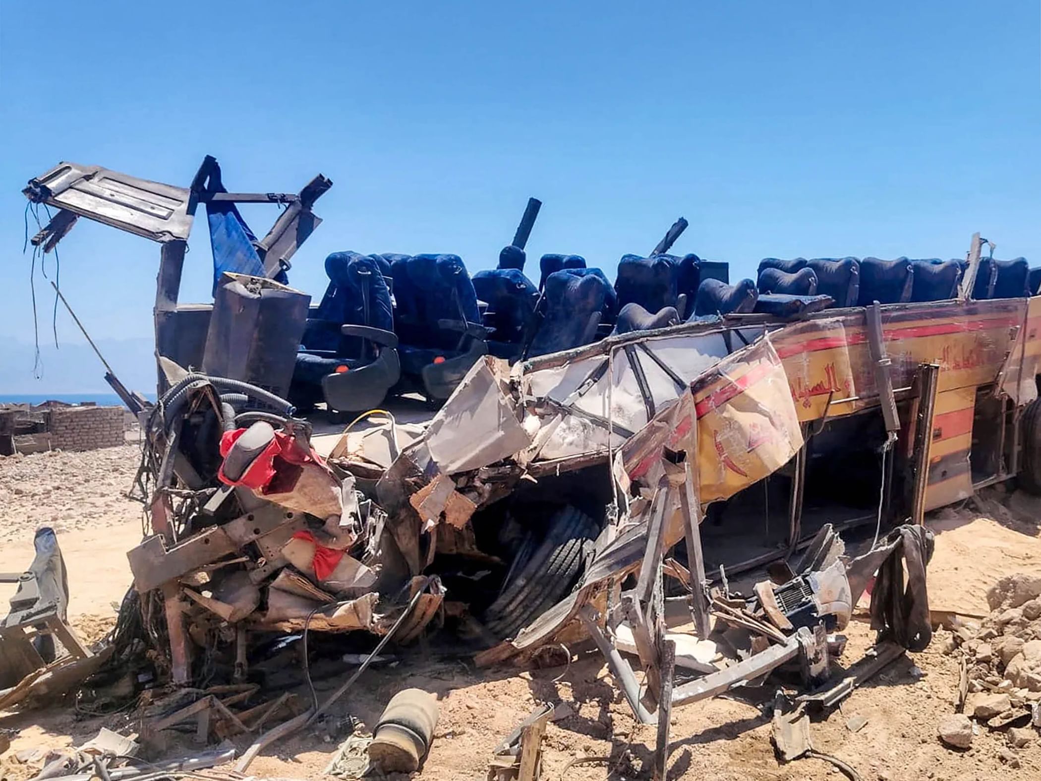 الصحة المصرية: مصرع 16 بينهم 10 أردنيين بحادث حافلة جنوب سيناء