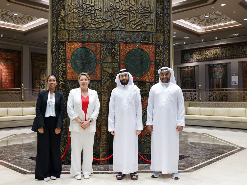 وفد البرلمان العربي للطفل يطلع على دور مجمع القرآن الكريم في الشارقة