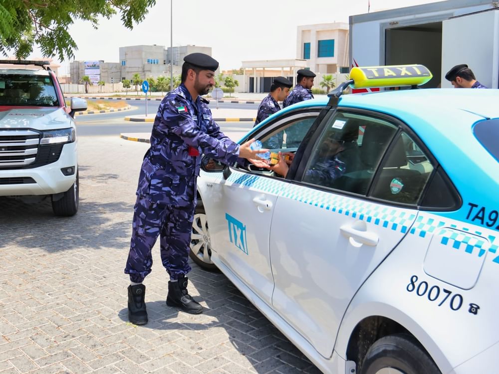 شرطة عجمان تنفذ مبادرة "وياكم صيفنا بارد2026" لإسعاد العمال