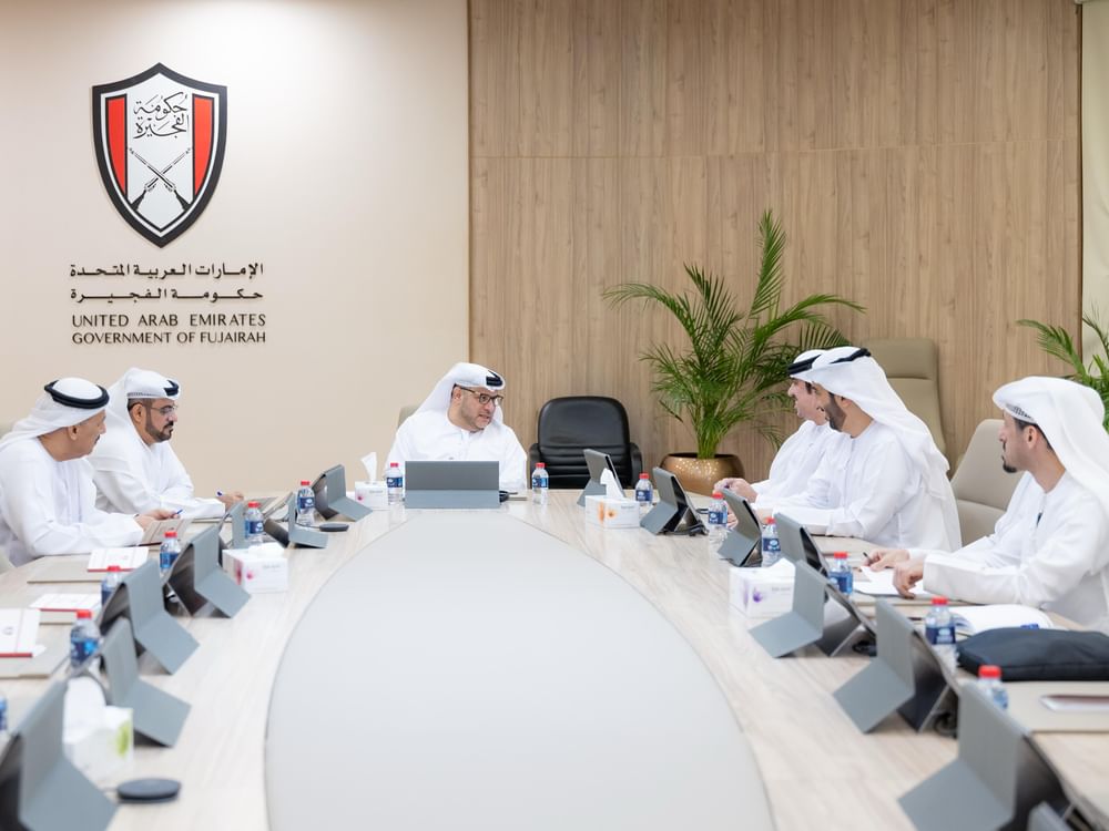 مدير الديوان الأميري بالفجيرة يبحث مع وفد "الطاقة والبنية التحتية" رفع كفاءة منظومة النقل