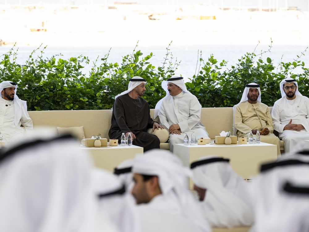 El presidente de EAU recibe una invitación para asistir a la cumbre del CCG en Baréin