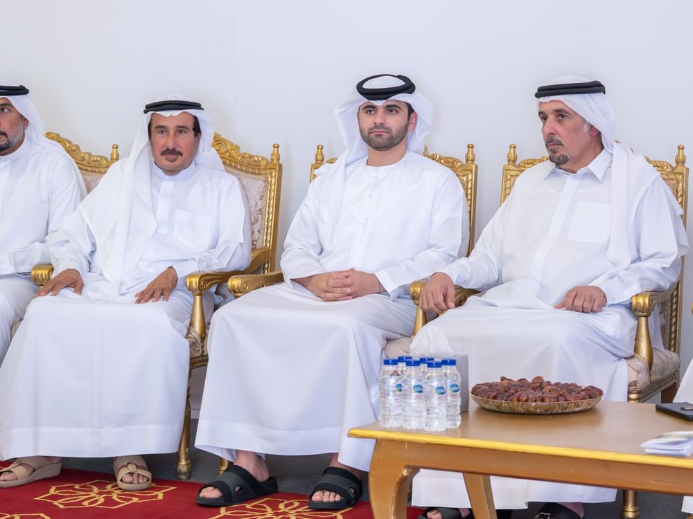 منصور بن محمد يقدم واجب العزاء في وفاة محمد عبدالله بالعبيده السويدي