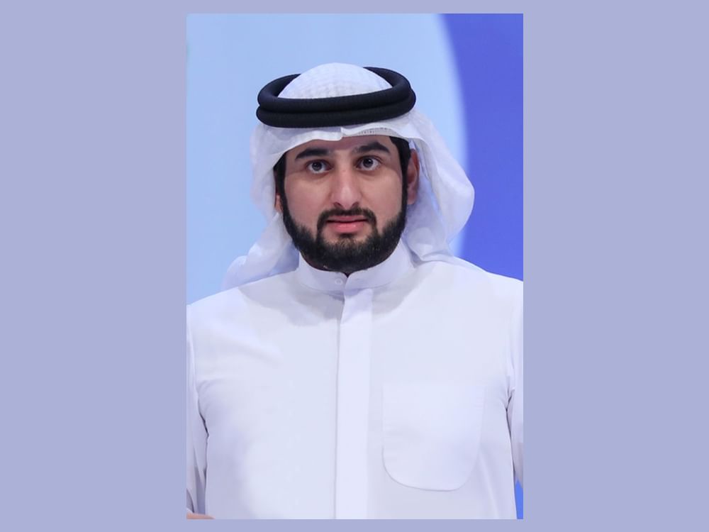 أحمد بن محمد يعتمد تسمية زايد بن حمد رئيساً لبطولة كأس الإمارات العالمي لسباقات الصقور وتشكيل اللجنة العليا برئاسة راشد بن مرخان
