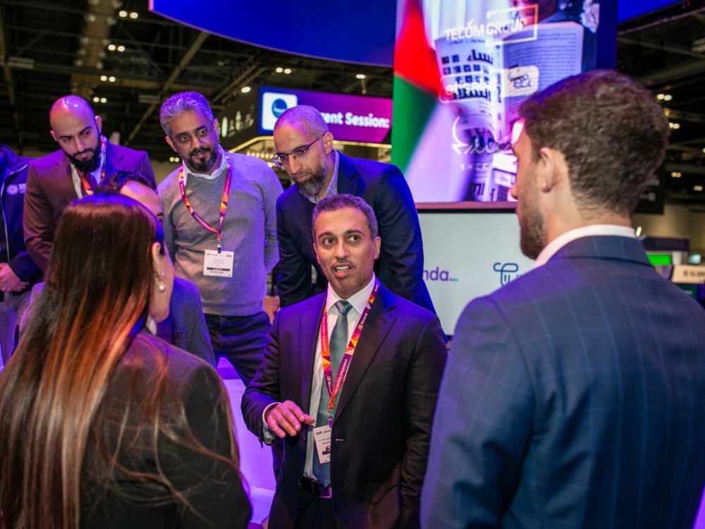 أحمد بالهول الفلاسي يترأس وفد الدولة إلى مؤتمر تكنولوجيا التعليم بلندن