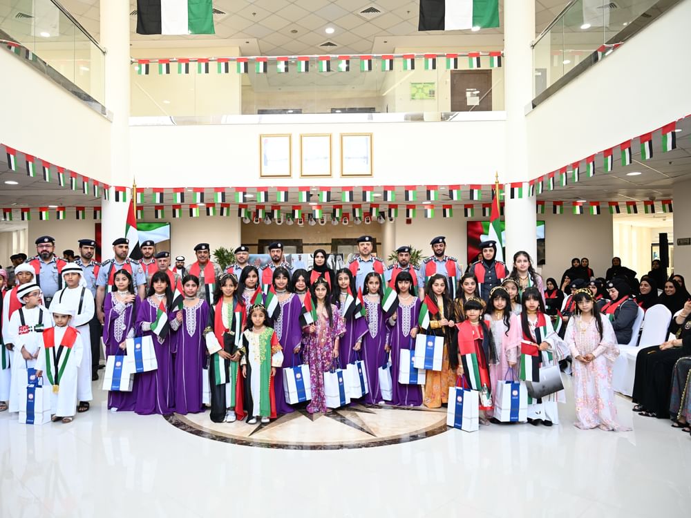 شرطة أبوظبي تحتفل بعيد الاتحاد الـ54