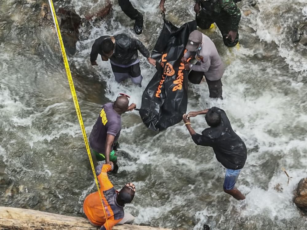 Flash floods at Indonesian gold mine kill 15, leave 4 missing