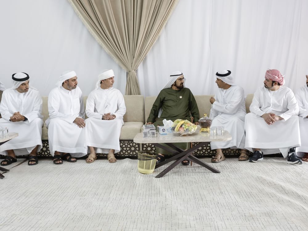 محمد بن راشد يقدم واجب العزاء في مبارك محمد المطيوعي المنصوري
