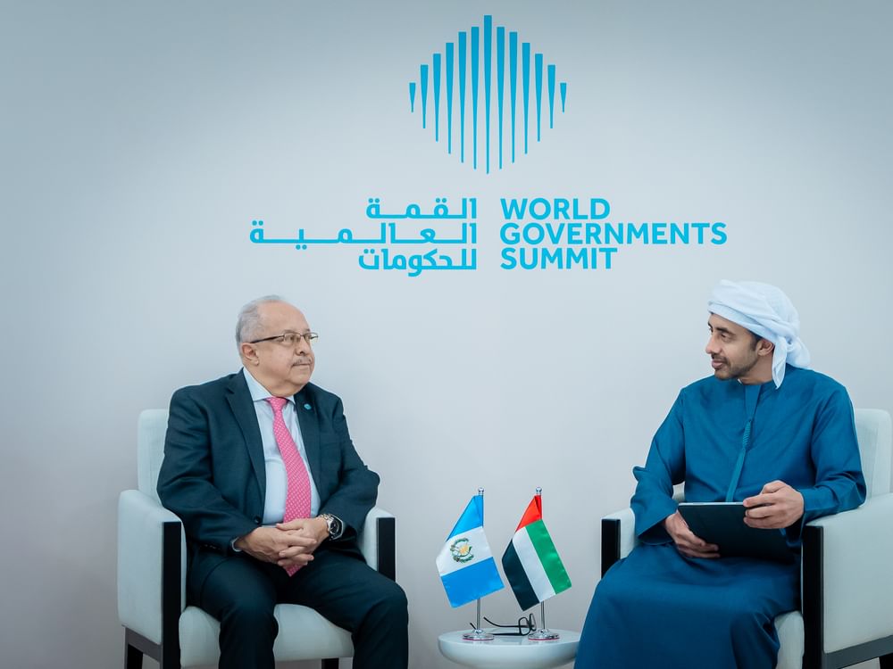 عبدالله بن زايد يستقبل عددا من المسؤولين المشاركين في القمة العالمية للحكومات