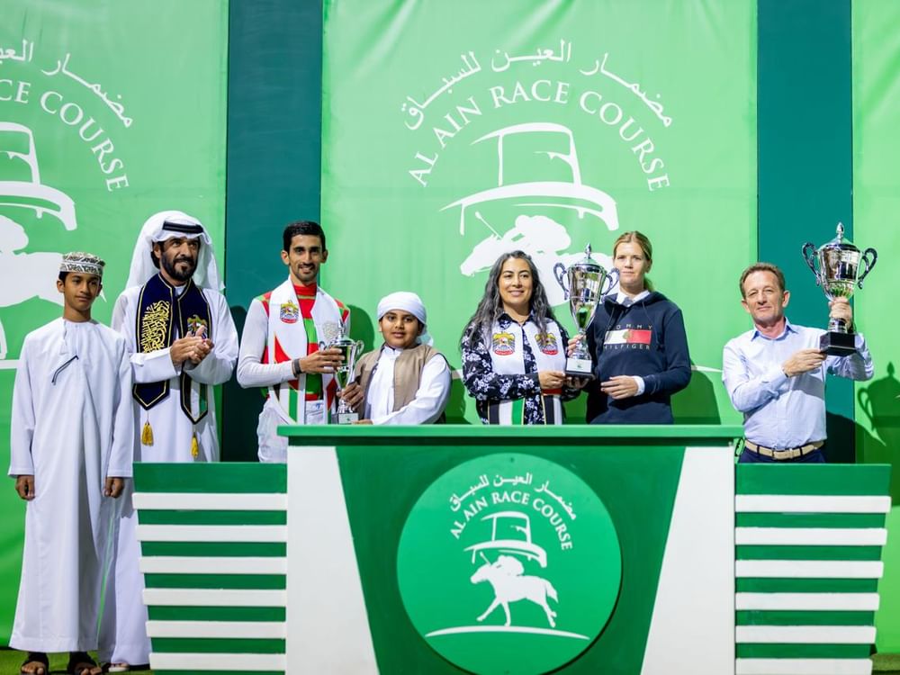 "المهرة صفية" تتفوق بفارق 10 أطوال في السباق الثاني بمضمار العين للفروسية 