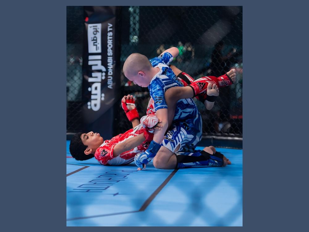 منافسات قوية في ثاني أيام بطولة العالم للفنون القتالية للناشئين في العين