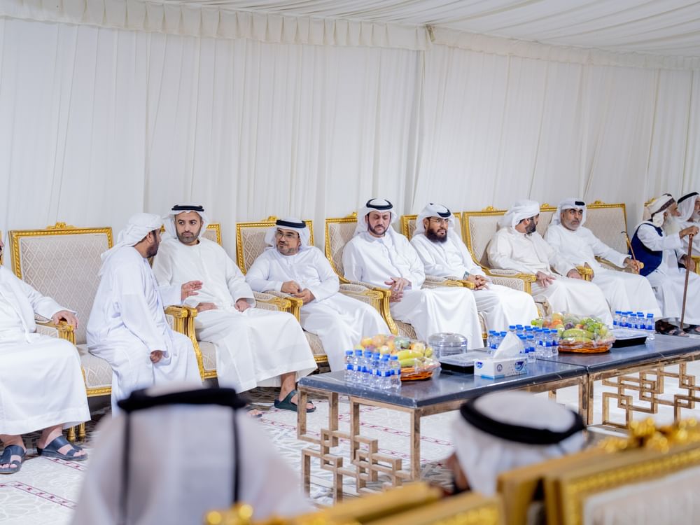 ولي عهد رأس الخيمة يقدم واجب العزاء في وفاة والدة المستشار حسن الحبسي