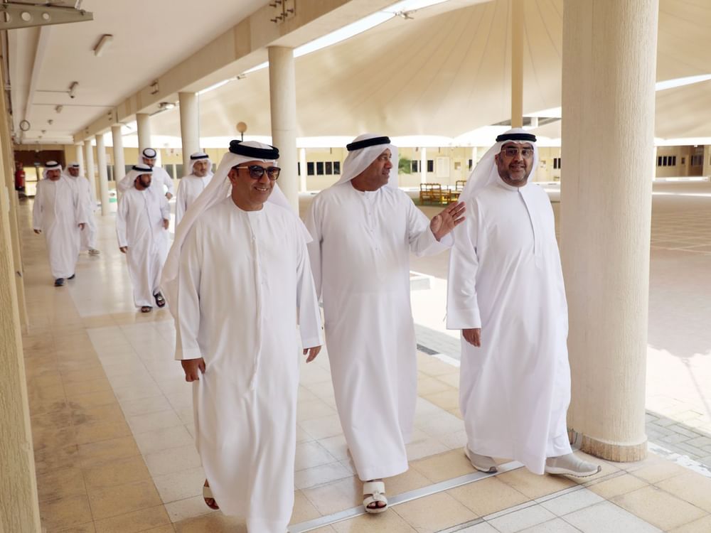 " بلدي الحمرية" يبحث سبل تطوير الخدمات والمرافق