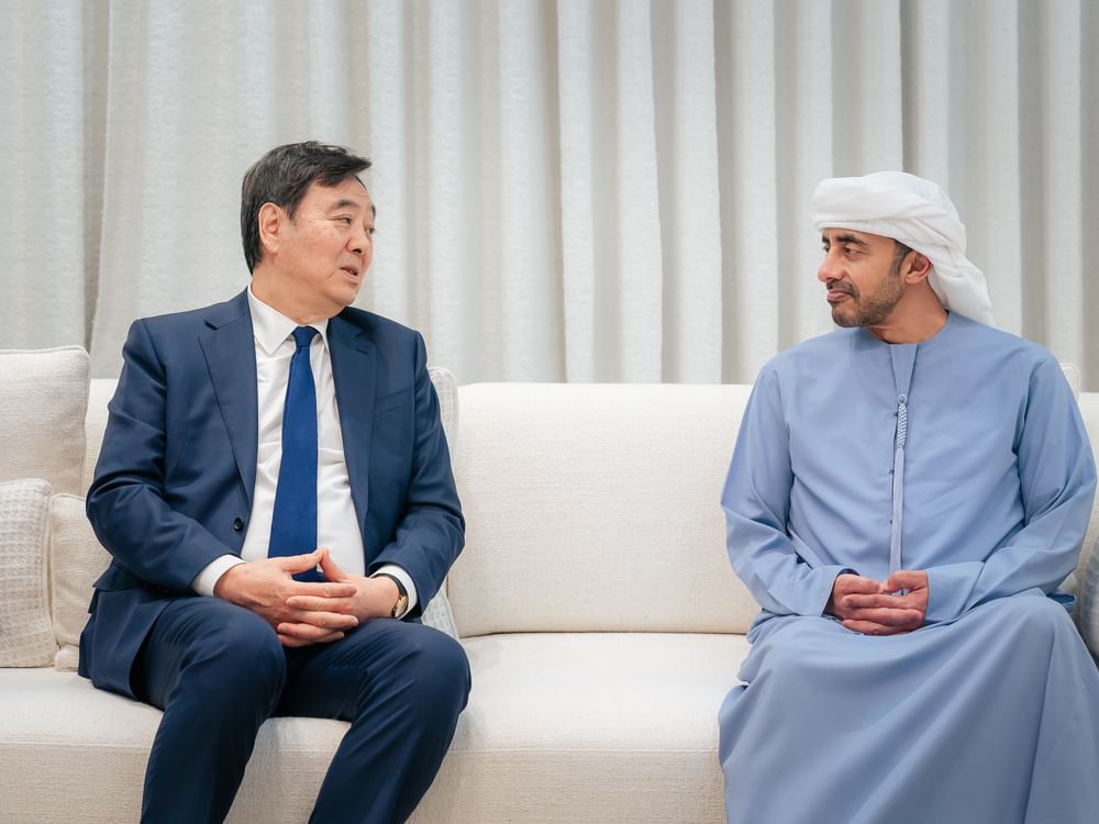 Abdullah bin Zayed meets with Special Envoy of Chinese Government on Middle East Issue