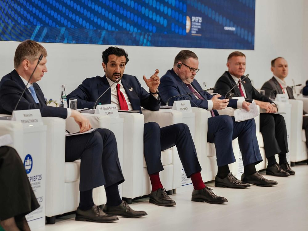 ابن طوق يستعرض تجربة الإمارات في تنويع الاقتصاد الوطني  وتعزيز تنافسيته خلال منتدى سان بطرسبرغ 