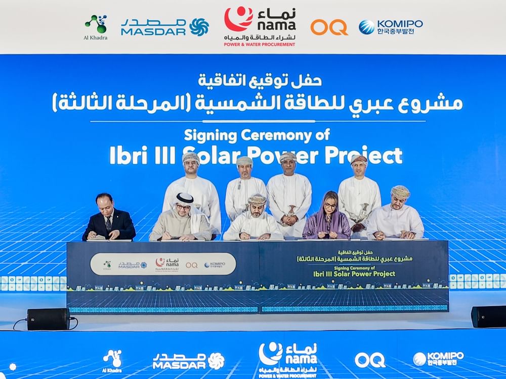 "نماء لشراء الطاقة والمياه" توقع اتفاقية مع ائتلاف شركات تقوده "مصدر" لتطوير محطة طاقة شمسية في عُمان