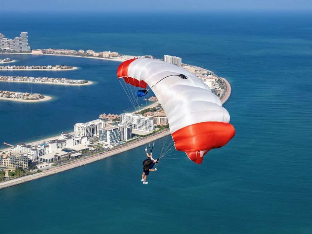 "الرياضات الجوية" يطوّر خططه لتوسيع قاعدة الممارسين بمناسبة اليوم الدولي