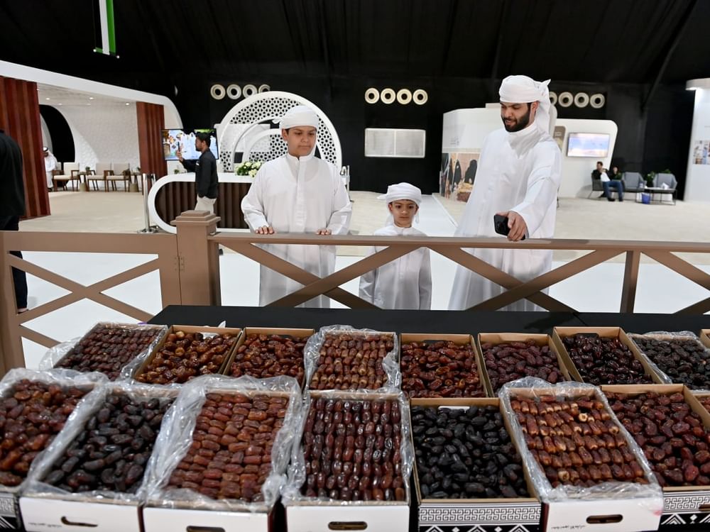 تحت رعاية حمدان بن زايد.. "الظفرة للتمور" ينطلق غدا والكويت ضيف الشرف