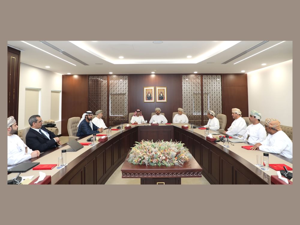 موانئ دبي العالمية تناقش خطط تطوير المنطقة الاقتصادية الخاصة بالروضة بسلطنة عمان