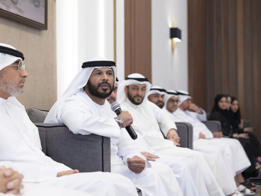 بلدية دبي تلتقي أهالي البرشاء وتتطلع على احتياجاتهم