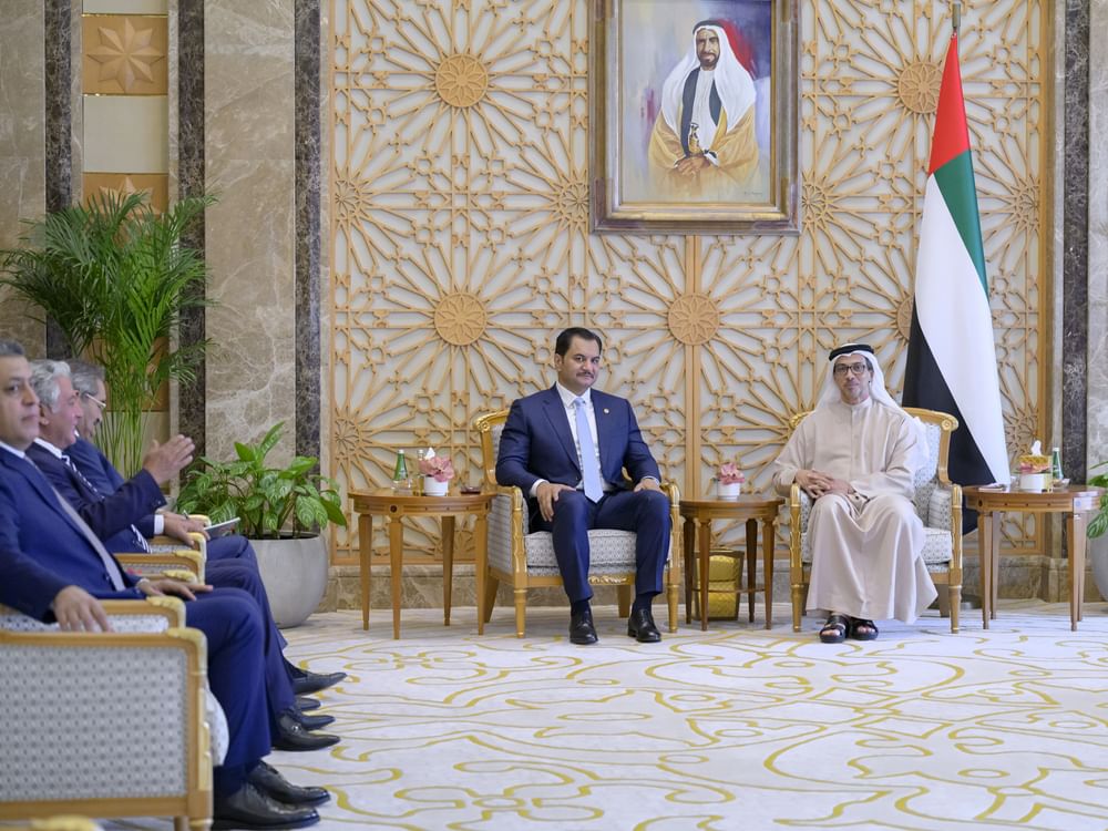 منصور بن زايد يستقبل نائب القائد العام للقوات المسلحة العربية الليبية