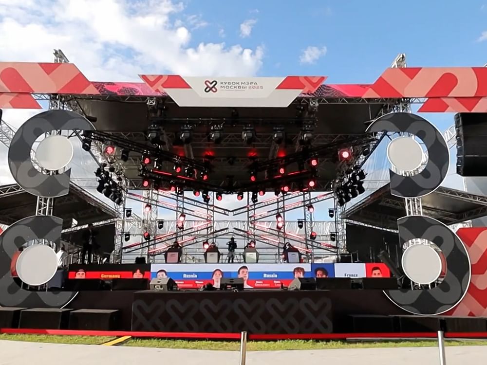 Drone pilots from 11 countries compete in Moscow race