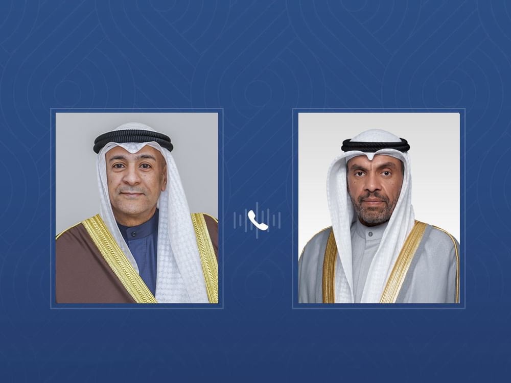 وزير خارجية الكويت يبحث هاتفياً مع الأمين العام لمجلس التعاون الخليجي المستجدات الإقليمية والدولية