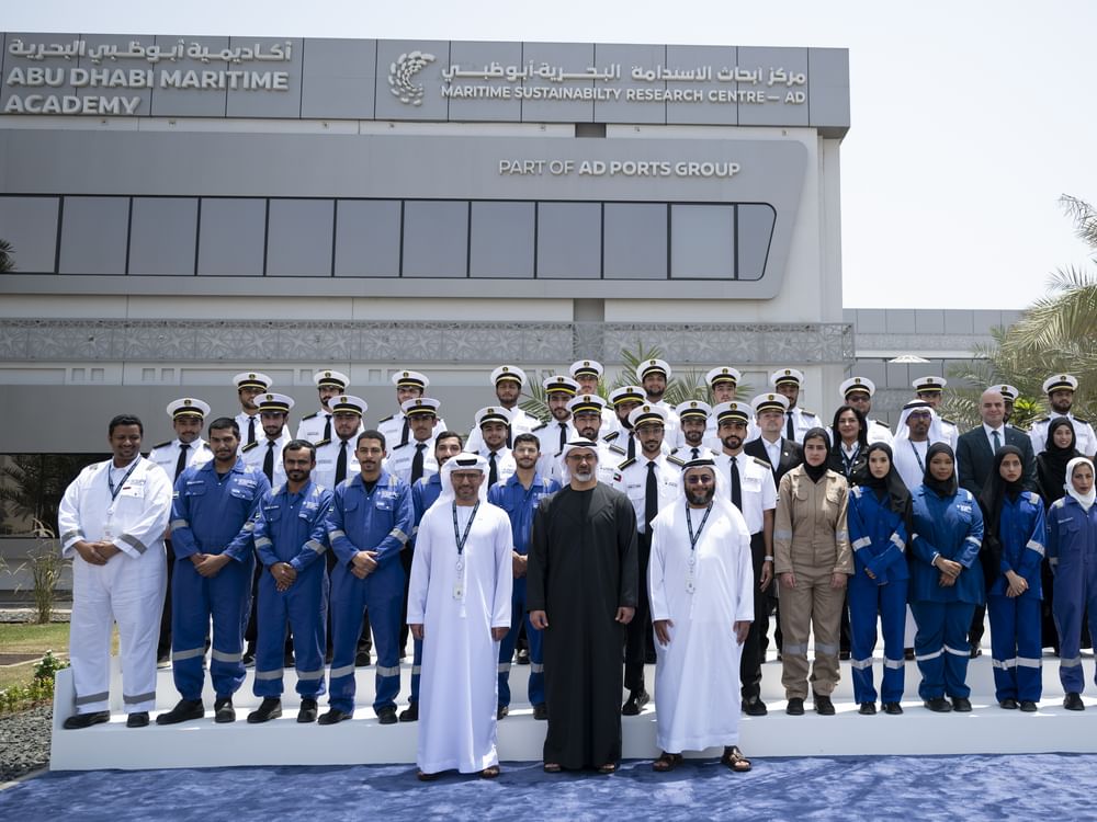 Khaled bin Mohamed bin Zayed visita nova sede da Academia Marítima de Abu Dhabi