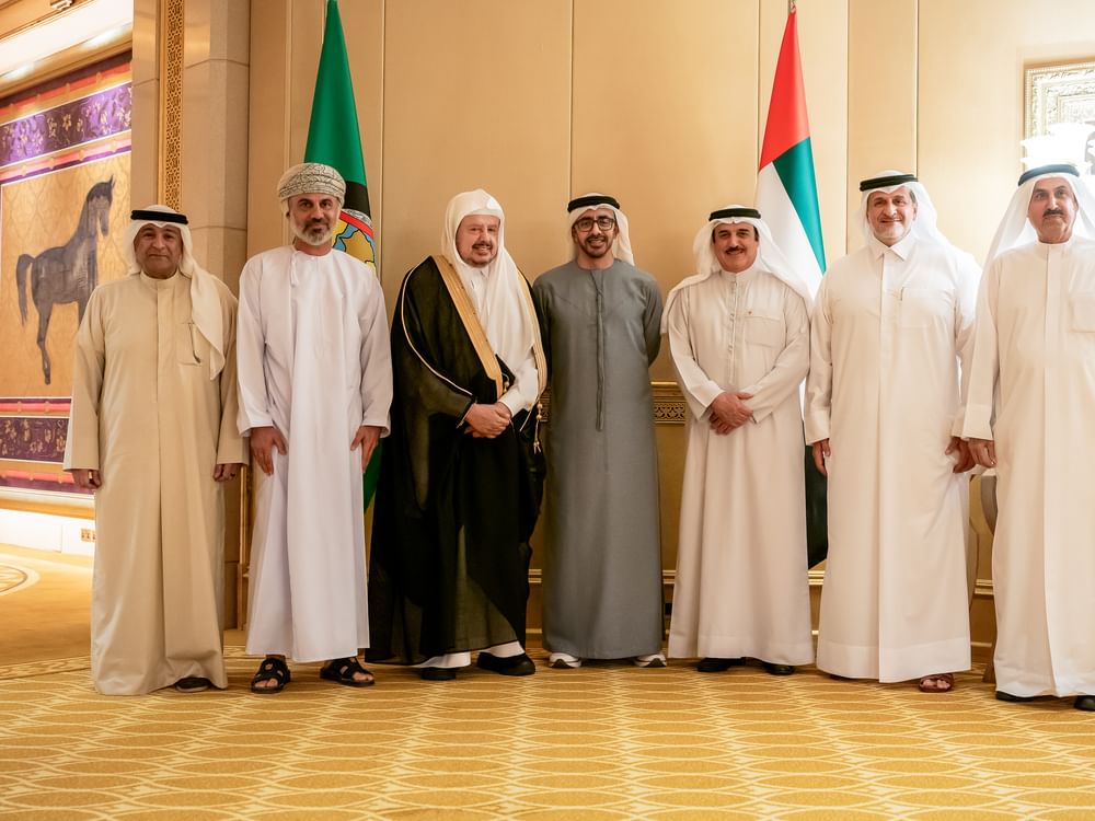 عبدالله بن زايد يستقبل وفد رؤساء المجالس التشريعية الخليجية