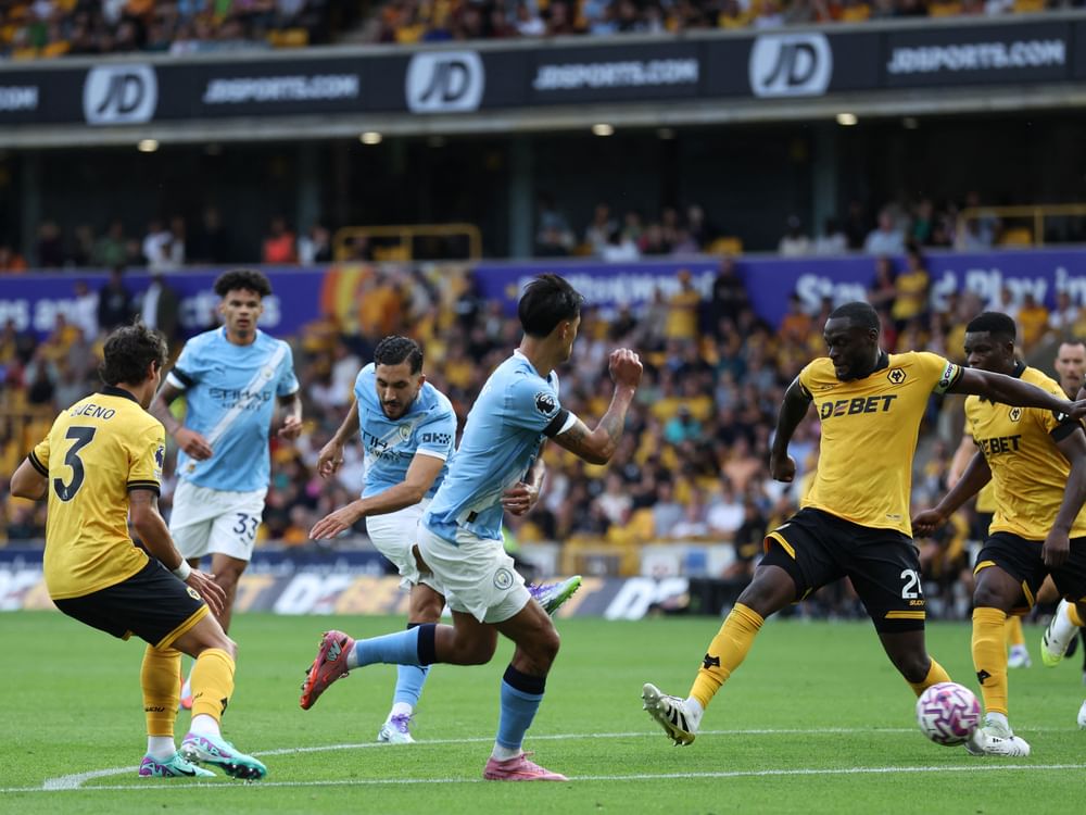 Premier League: City 4-0 Wolves; Tottenham 3-0 Burnley