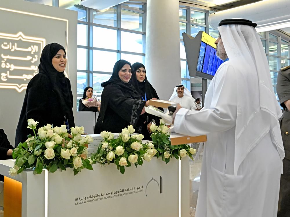 "الشؤون الإسلامية" تستقبل حجاج الإمارات في مطاري زايد ودبي