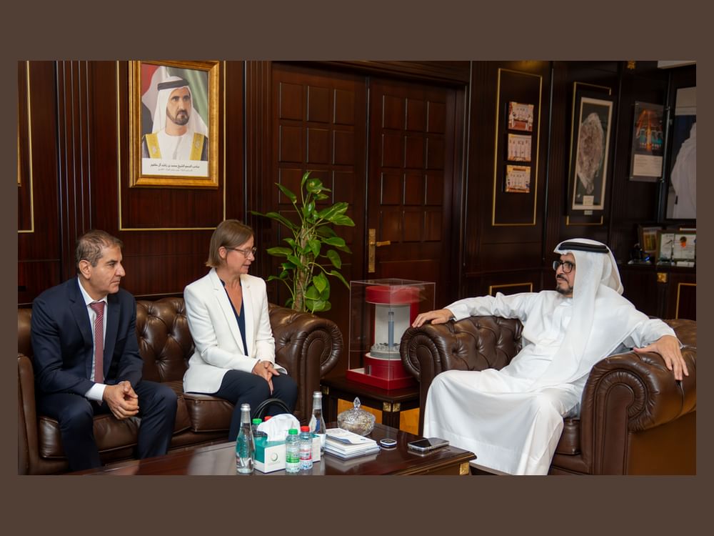 “كهرباء دبي” و شركة فيوليا تبحثان التعاون