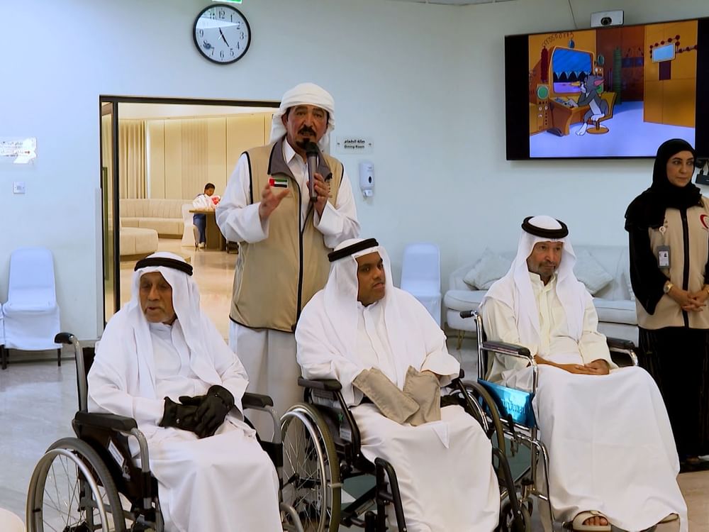 الهلال الأحمر ينظم زيارة تطوعية لتعزيز التواصل مع كبار السن بالشارقة