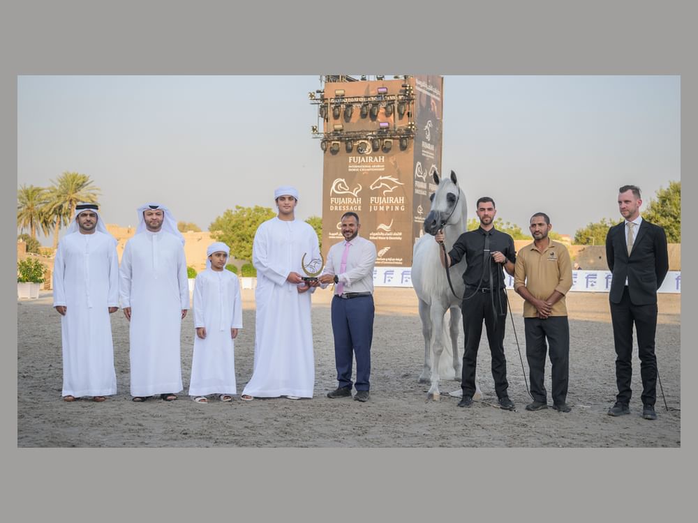 نجل ولي عهد الفجيرة يتوّج الفائزين بـ"دولية الخيل العربي 2024"