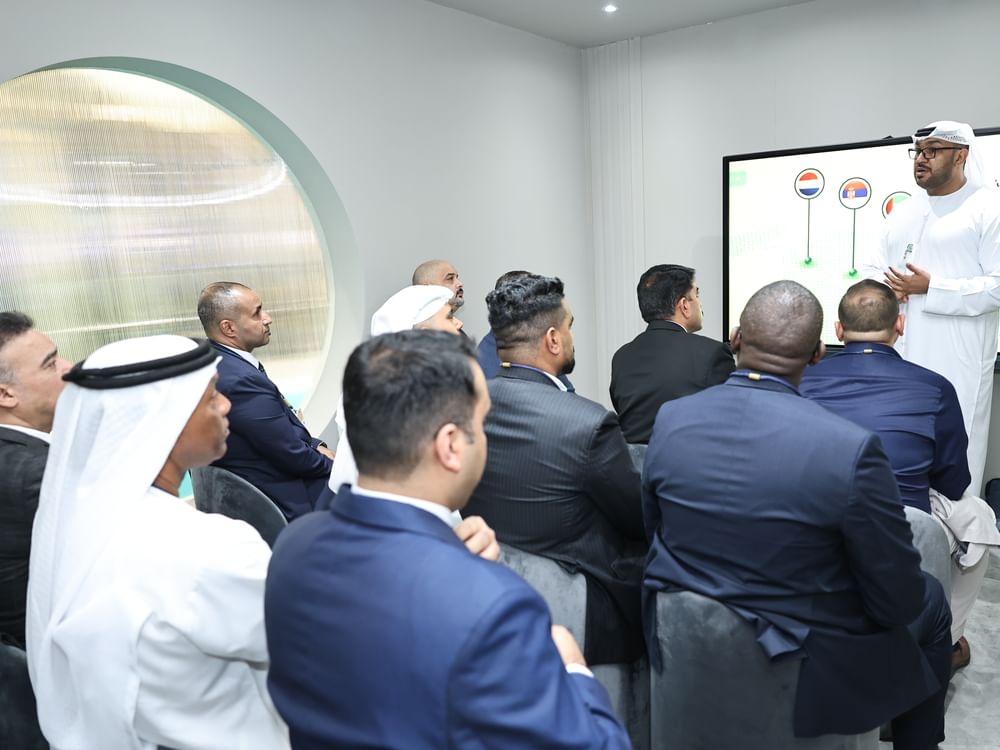 شرطة دبي تستعرض منظومة من الخدمات الذكية في "سوق السفر العربي"