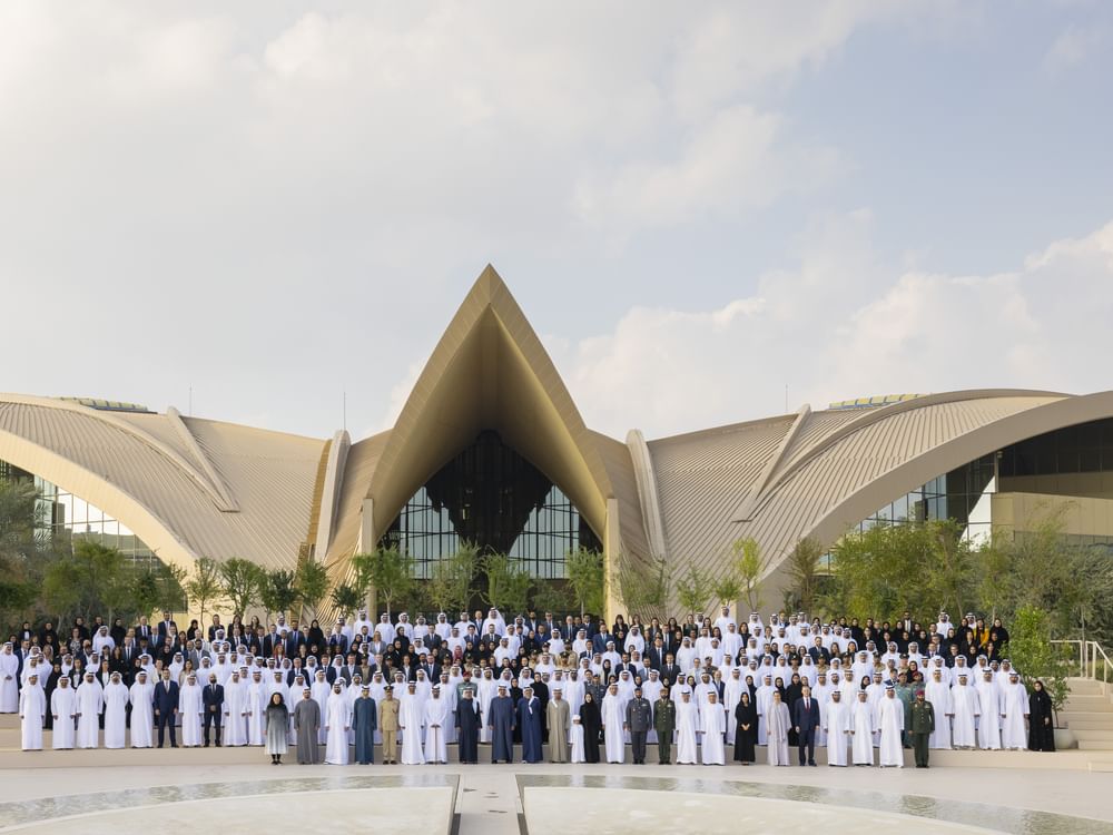 Le président des Émirats arabes unis décerne l'Ordre de Zayed à Mohammed bin Rached et Mansour bin Zayed en reconnaissance de l'organisation réussie de la COP28