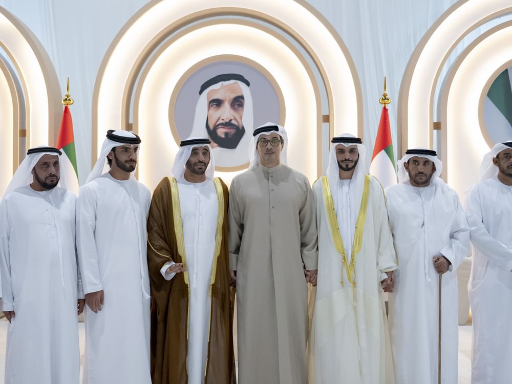 منصور بن زايد يحضر أفراح الفلاحي والمزروعي