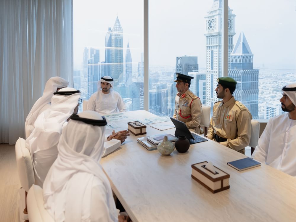 Hamdan bin Mohammed ordena a la Policía de Dubái redoblar esfuerzos para ser la fuerza líder mundial