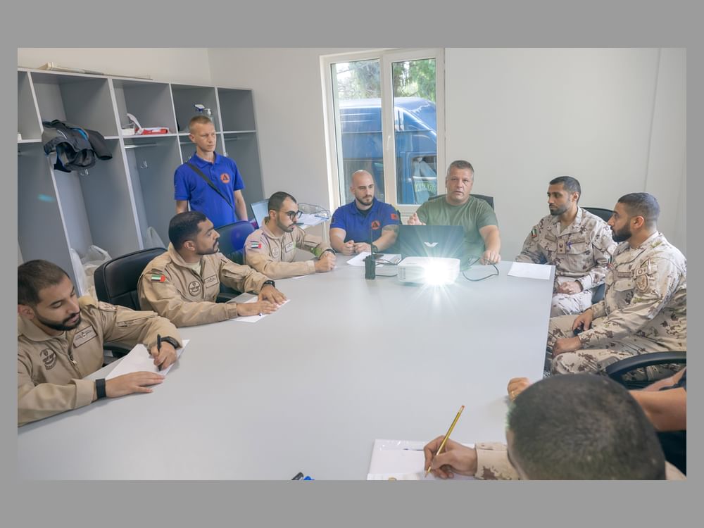 اجتماع تنسيقي بين فريق الإنقاذ الإماراتي مع الجانب الألباني لتعزيز الجهود المشتركة