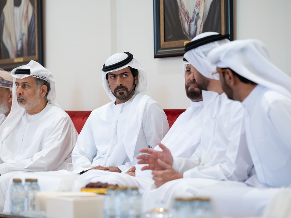 خليفة بن طحنون بن محمد يُعزي في وفاة سيف راشد النايلي ومحمد فالح الشامسي
