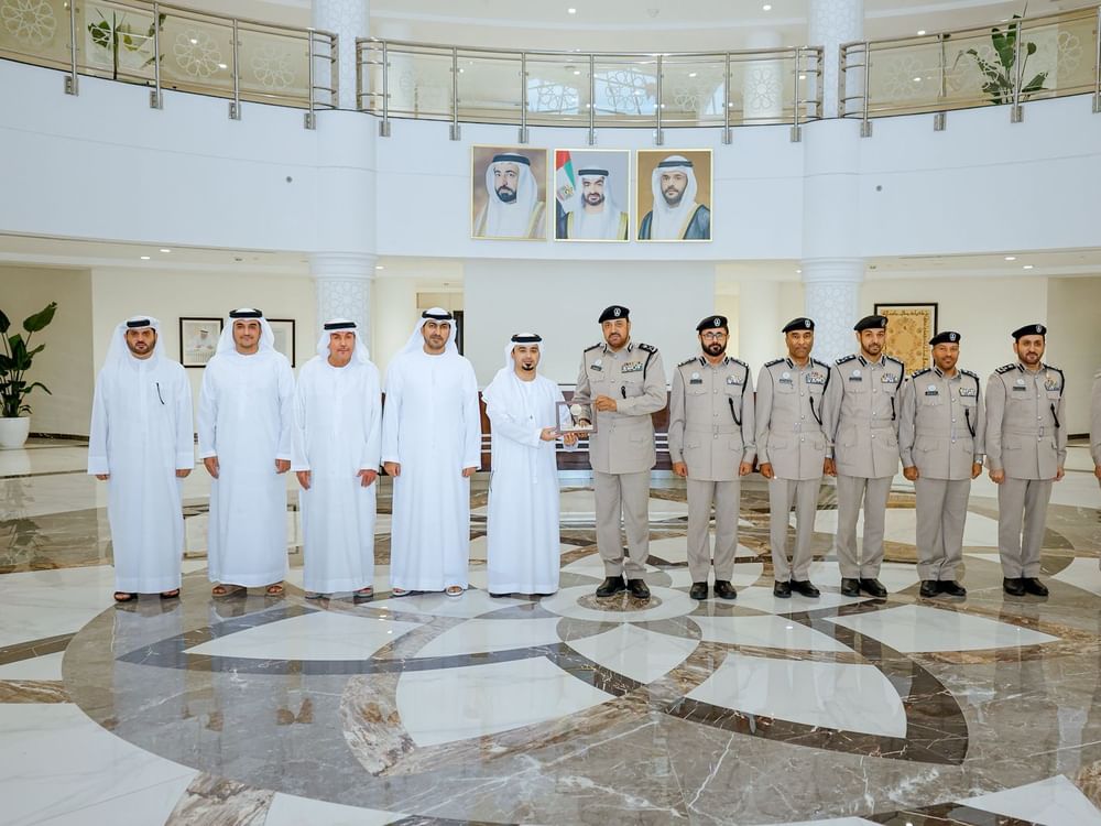 شرطة الشارقة وهيئة الثروة السمكية تبحثان سبل حماية البيئة البحرية