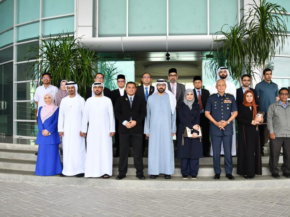 جامعة محمد بن زايد للعلوم الإنسانية تبحث التعاون العلمي مع جامعات ماليزية