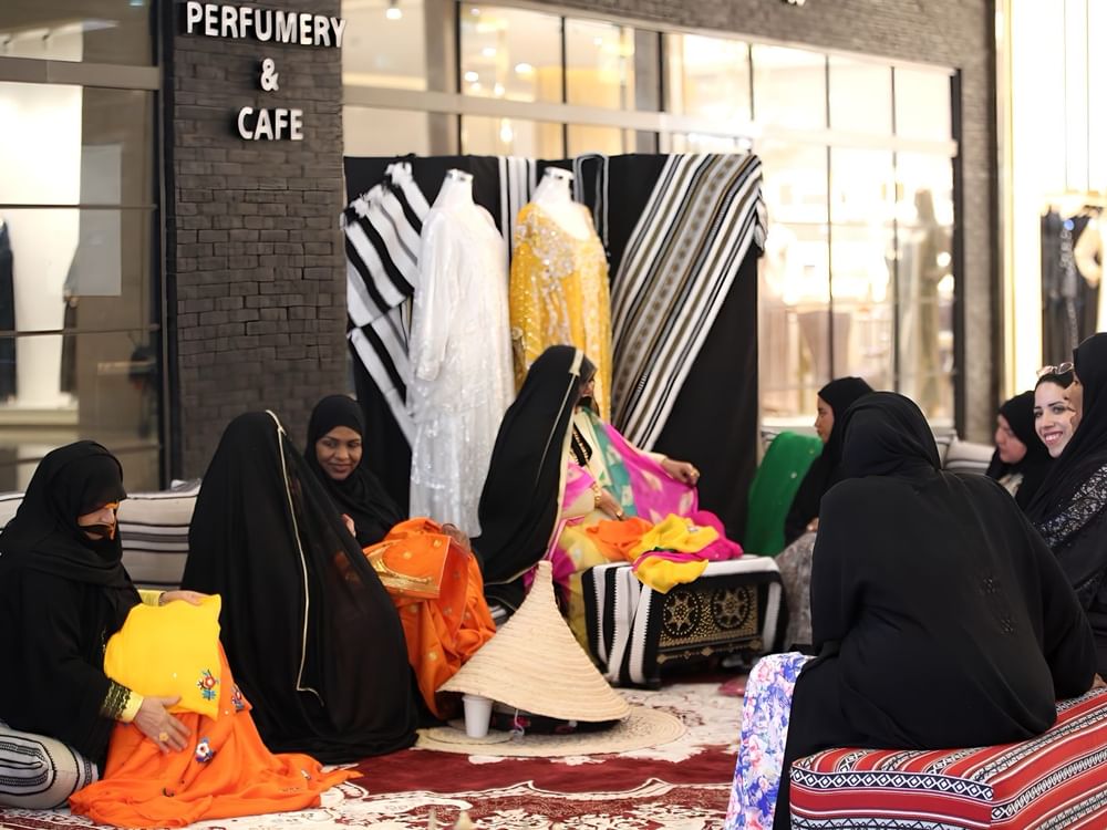 "الاتحاد النسائي" يختتم "معرض المزن 16"
