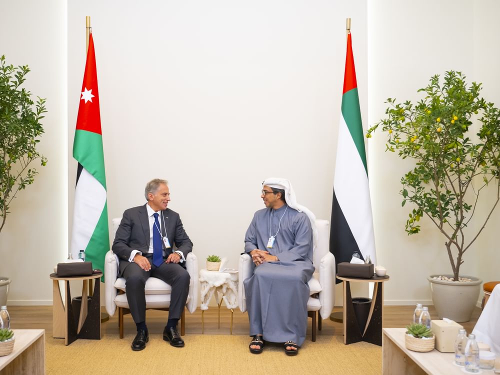 Mansour bin Zayed recibe al primer ministro de Jordania