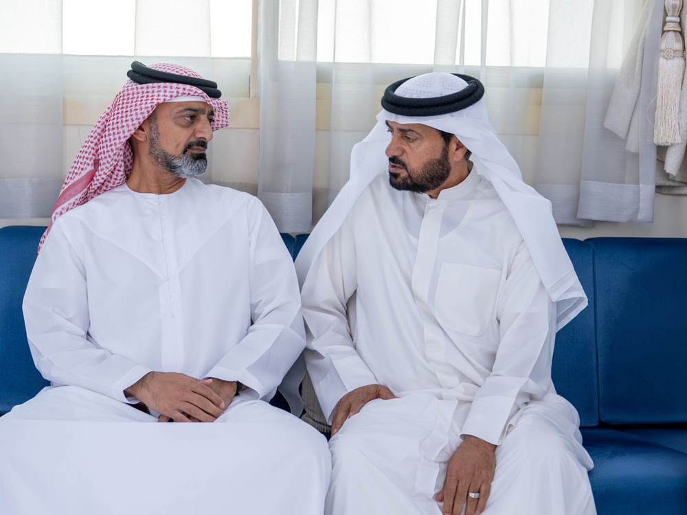 عمار بن حميد يقدّم واجب العزاء في وفاة سالم عبدالله الدوسري وعائشة مبارك عبدالله