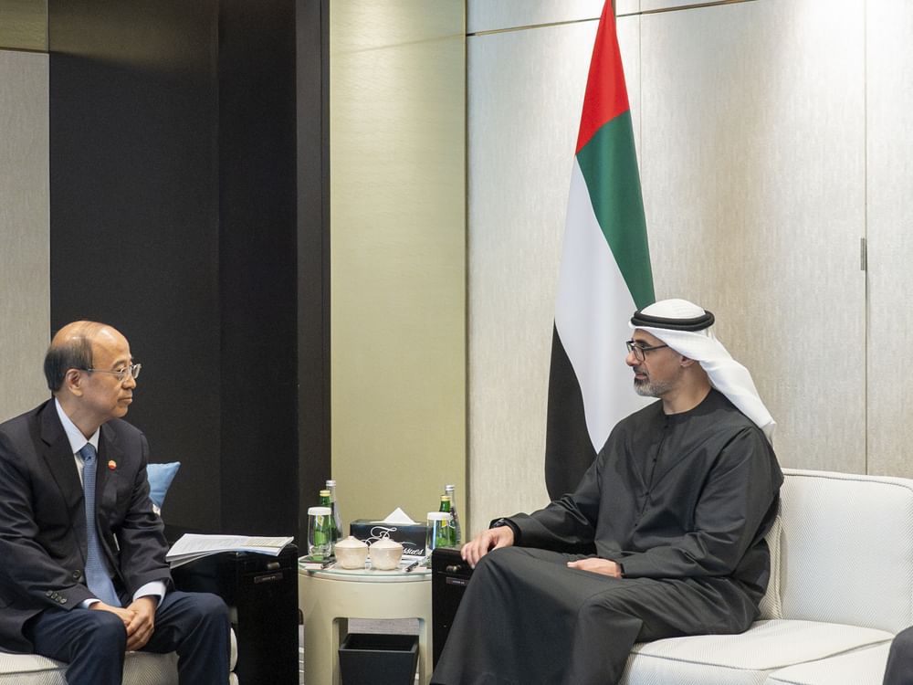 El príncipe heredero de Abu Dabi se reúne con presidentes de grandes empresas chinas