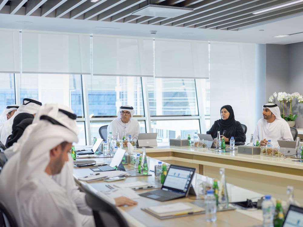 Departamento de Desenvolvimento Comunitário de Abu Dhabi coordena revisão das iniciativas do Programa de Crescimento Familiar dos Emirados