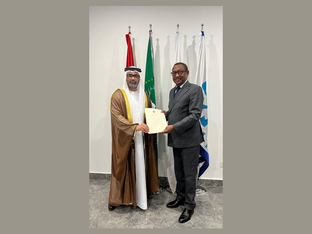 سفير الإمارات يقدم نسخة من أوراق اعتماده إلى وزير خارجية غينيا بيساو